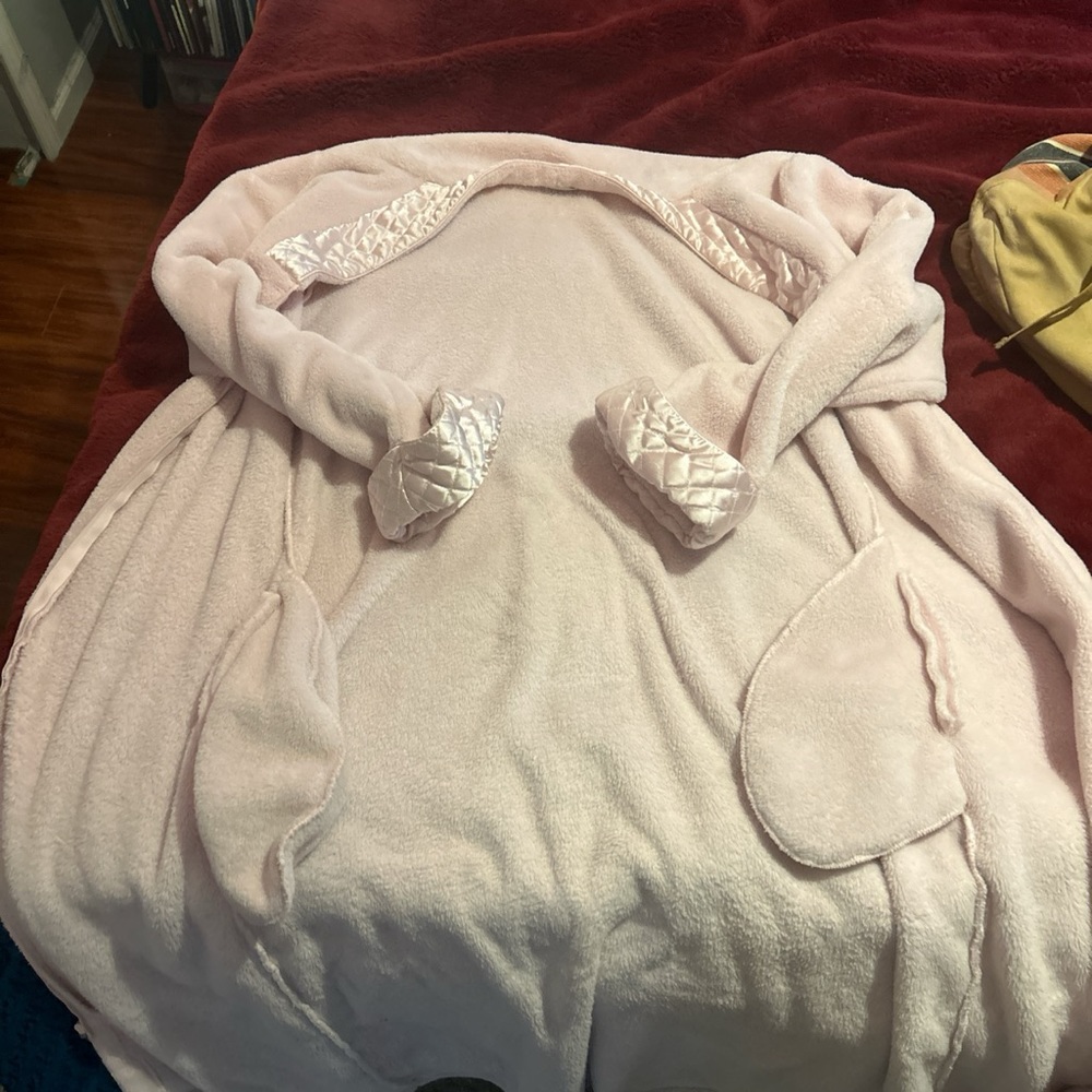Pink Robe - Picture 3 of 4
